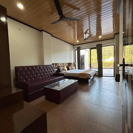 Hotel 7 Heavens Масурі Екстер'єр фото