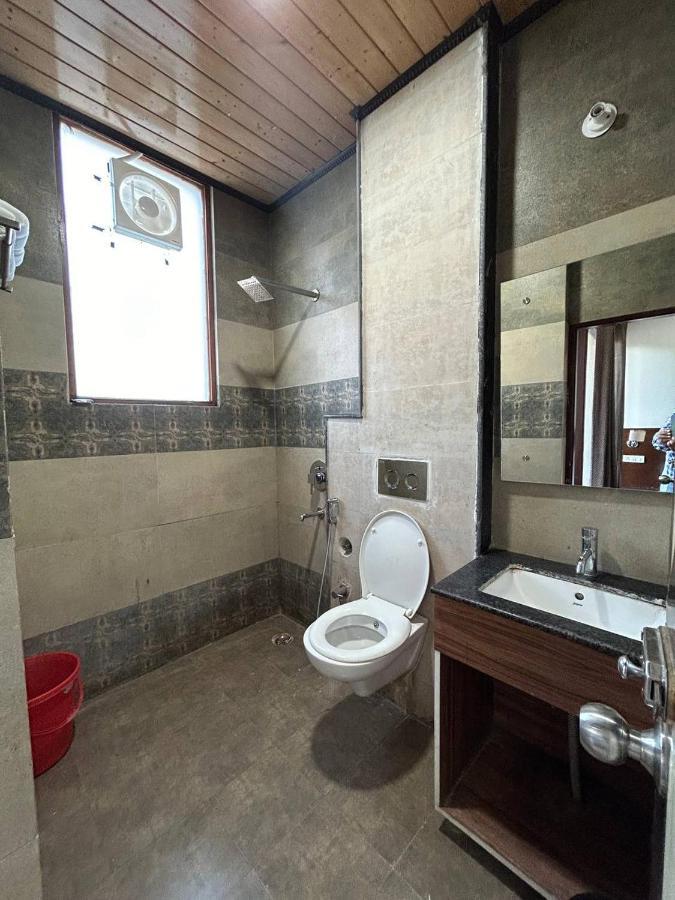 Hotel 7 Heavens Масурі Екстер'єр фото