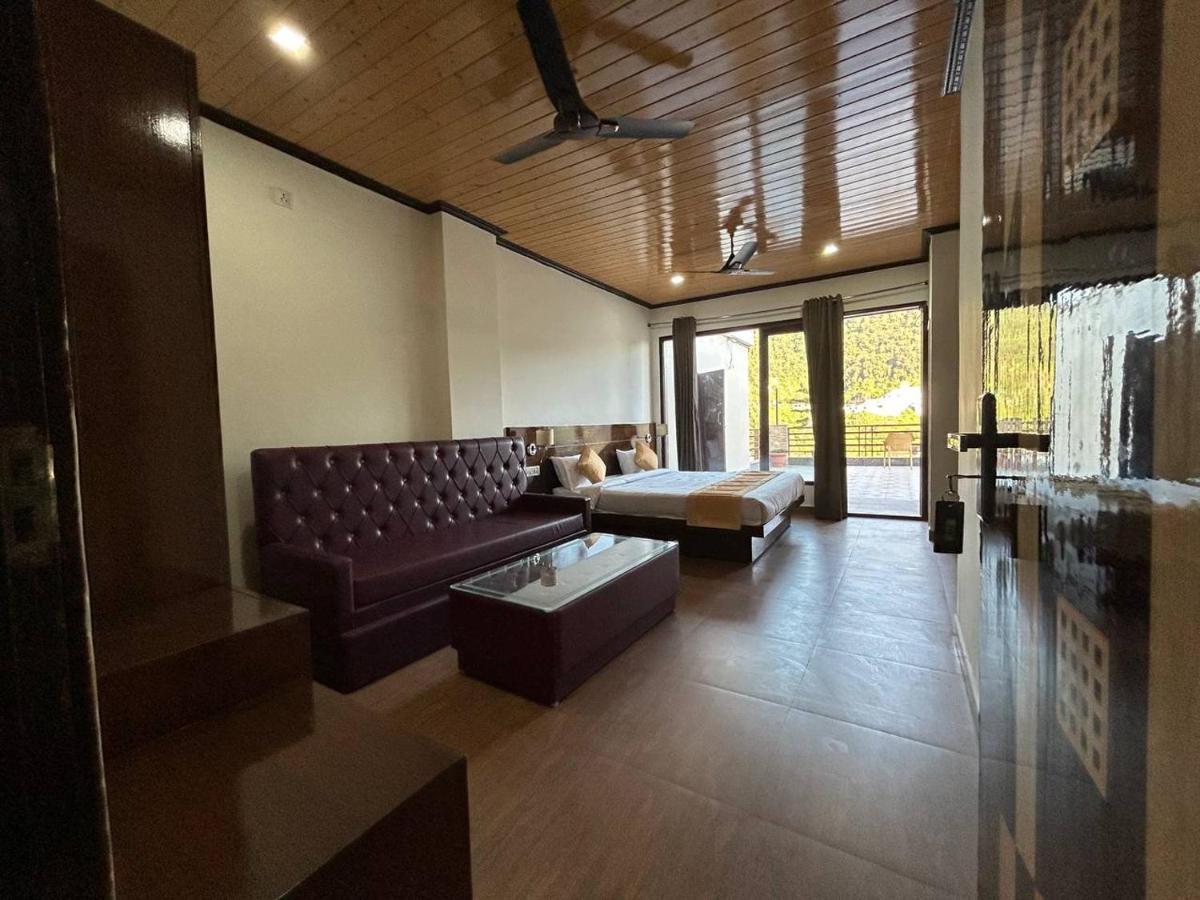 Hotel 7 Heavens Масурі Екстер'єр фото